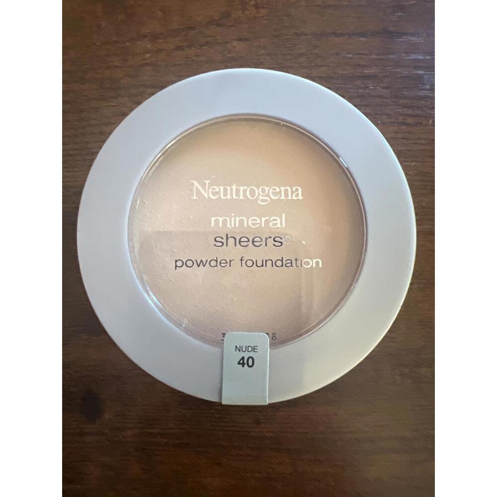 Neutrogena Mineral Sheers Compact Powder Foundation in the shade Nude 40